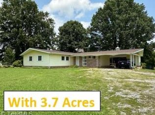1232 Center Rd, Yadkinville, NC 27055