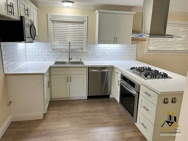 2 bed, 1.0 bath, $2,000 — Photo 2