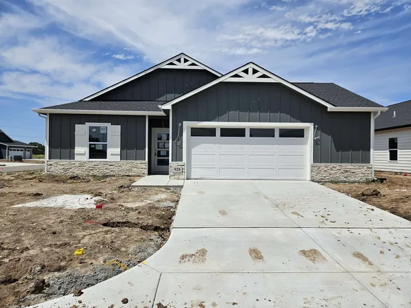 928 N Forestview Ct, Wichita, KS 67235