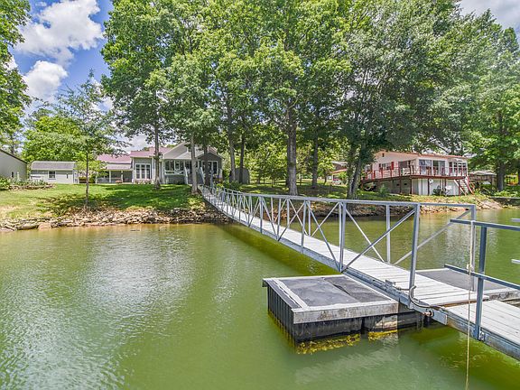 3rd image of 550 E Lakeshore Dr