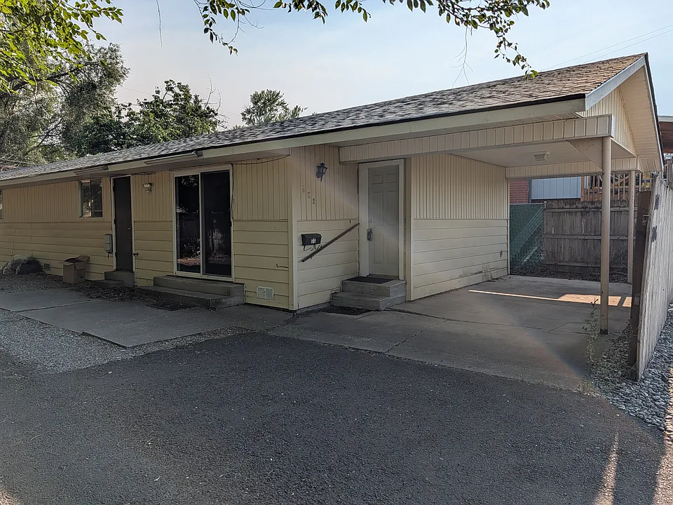 704 E Queen Ave