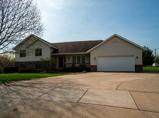 1821 W Ridge Ct, Eau Claire, WI 54703