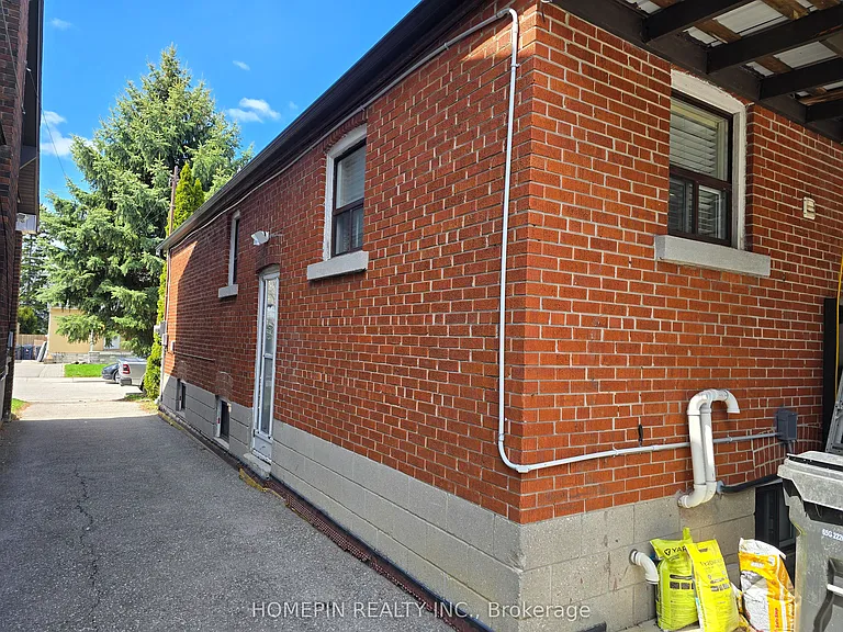 111 Sharpe St — Photo 17