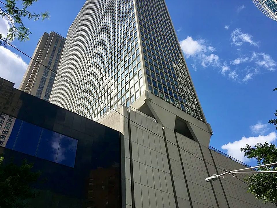 2nd image of 111 E Chestnut St #19 & 18-4a
