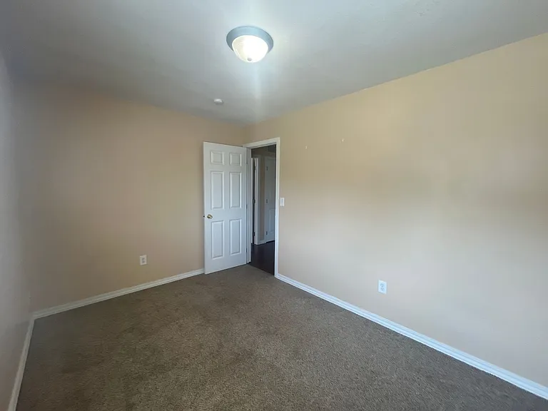 886 Wescott Sq — Photo 11