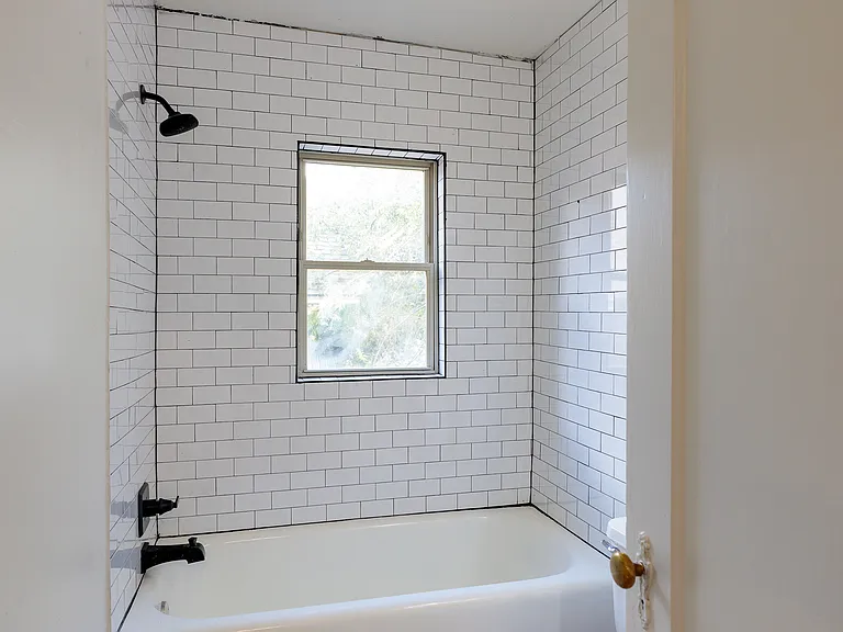 426 NW 25th St #8 — Photo 9