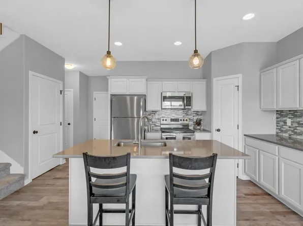 1106 E 28th St, Norwalk, IA 50211