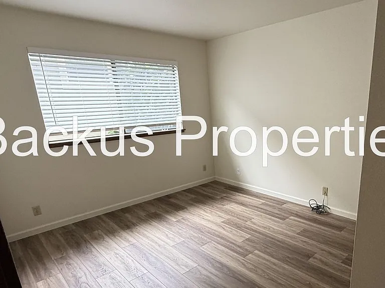 Laine St 529 — Photo 15