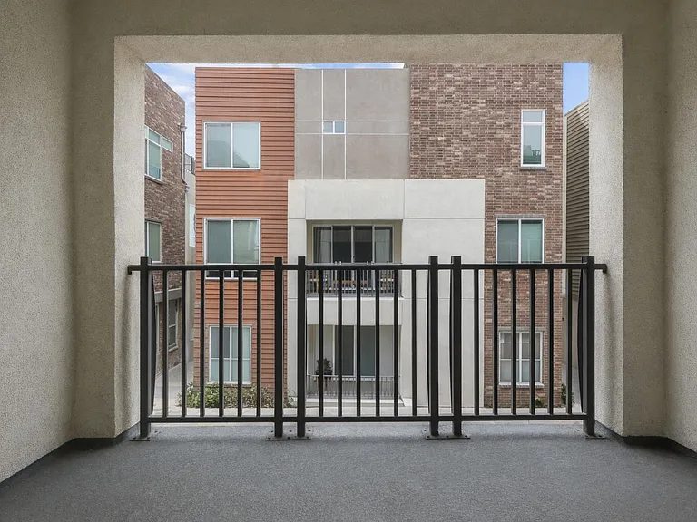 809 Brickyard Ln — Photo 35