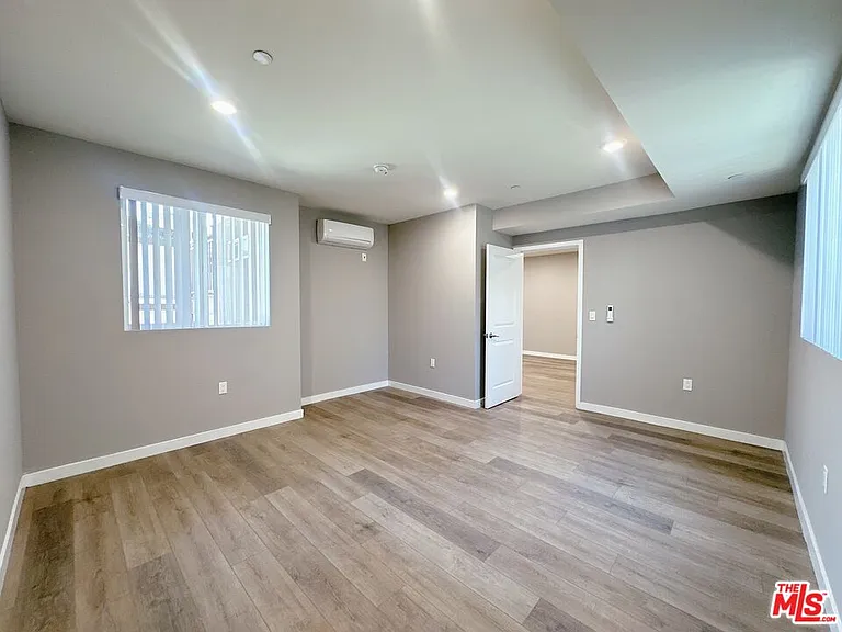 1107 S Hobart Blvd — Photo 24