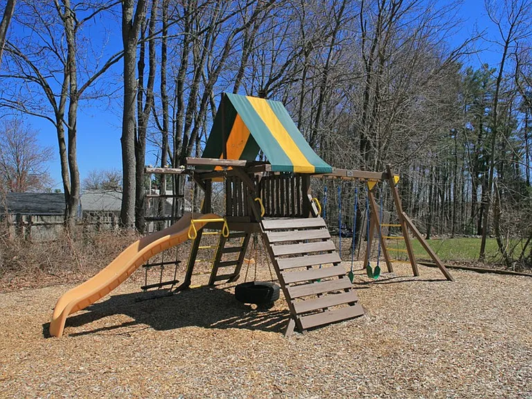 Highwood Village — Photo 16