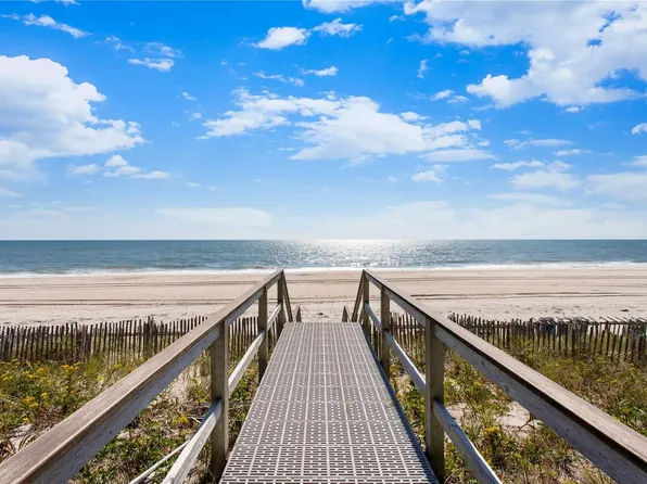 101 Dune Road #B-14, East Quogue, NY 11942
