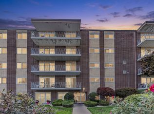 2900 Maple Ave APT 19E, Downers Grove, IL 60515