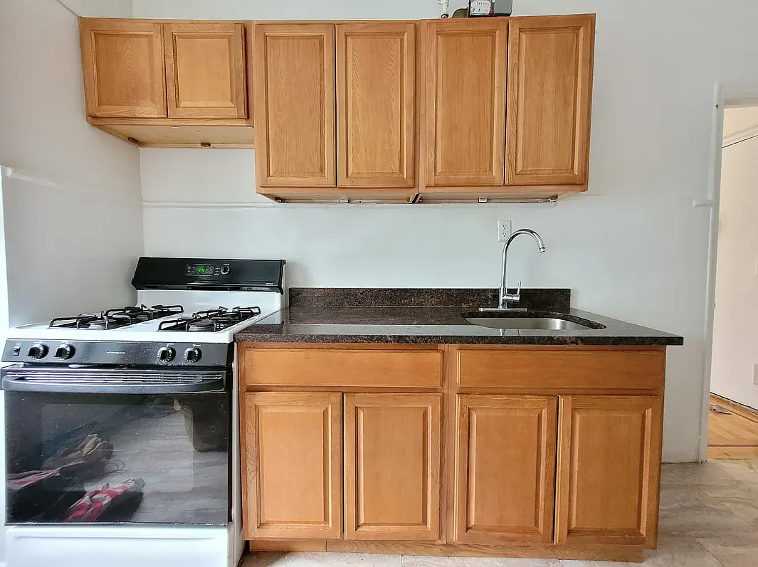 75 Ellwood Street — Photo 2