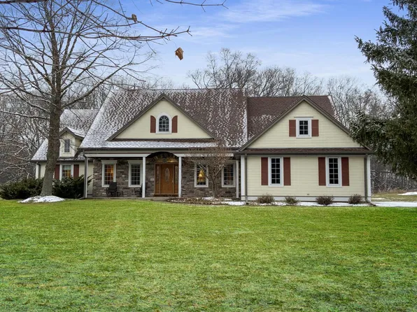 S35W34100 McClure DRIVE, Dousman, WI 53118