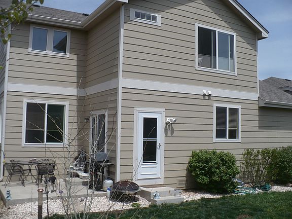 Back yard w/concrete patio