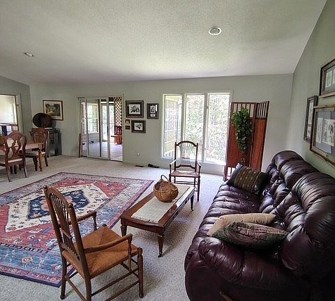 2nd image of 324 Meadows Rd