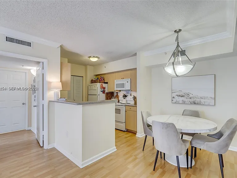1919 Van Buren St #620A — Photo 12