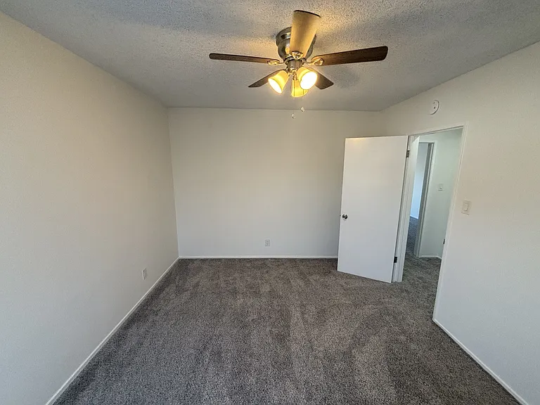 1120 E 2nd St #9 — Photo 8