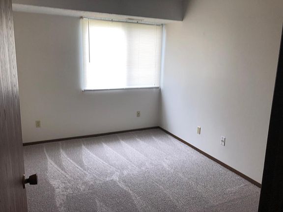 3rd image of 1607 Hampton Knoll Dr