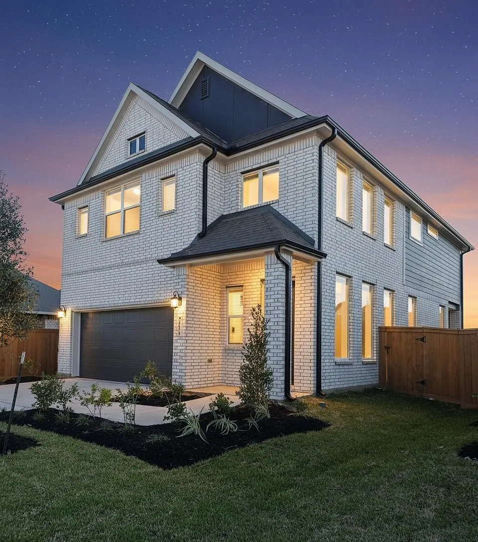 4 bed, 2.5 bath, 2083 sqft, $2,750 — Photo 1