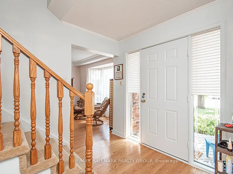 18 Hesse Cres — Photo 2