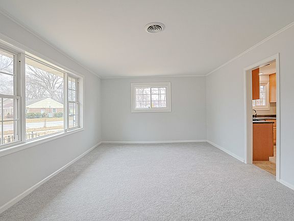 5th image of 2524 Locust Rd