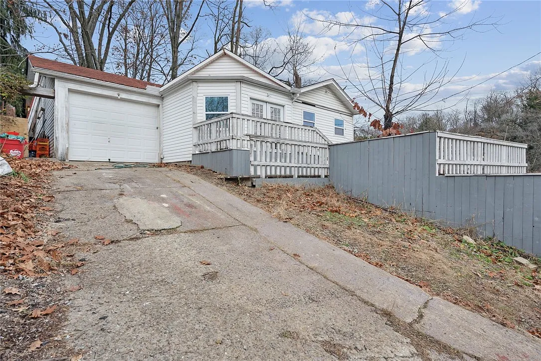 108 Lewis Dr photo 1