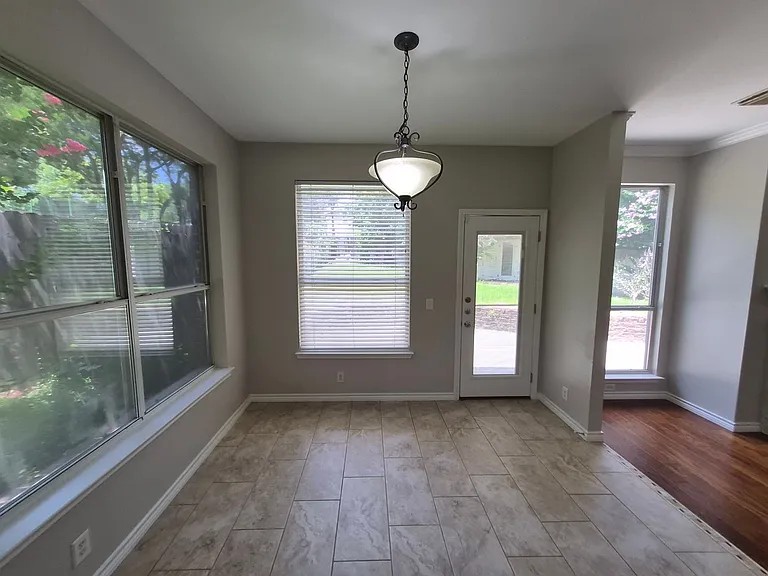 712 Moss Wood — Photo 18