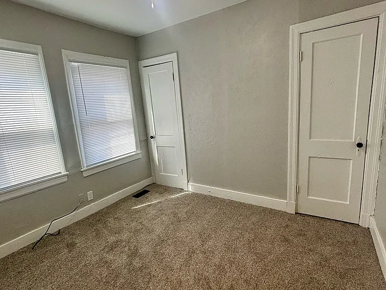 1547 Longfield Ave — Photo 9