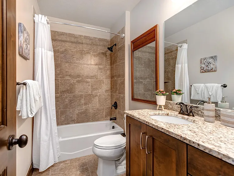 1051 W Abigail Dr — Photo 13