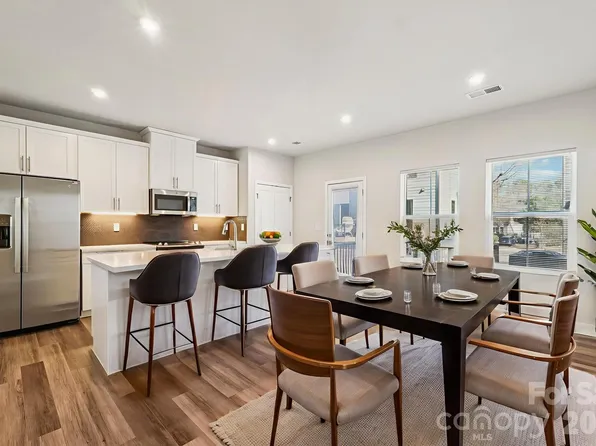 547 Nantahala Dr, Charlotte, NC 28211