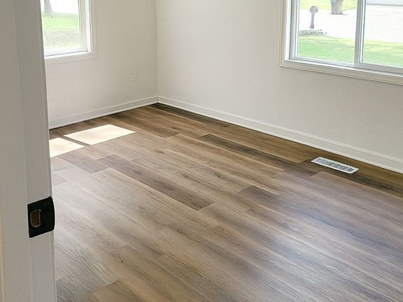 4th image of 409 2nd Ave S