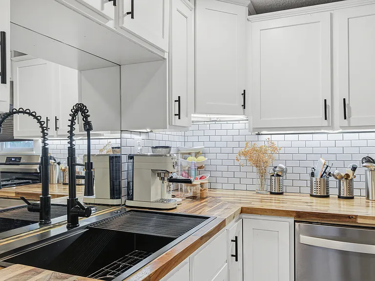 412 Charles Ave — Photo 9