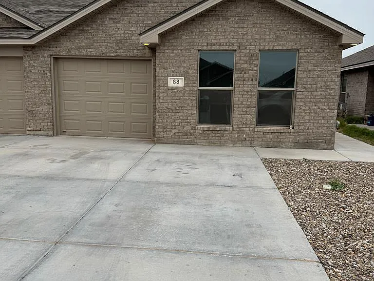 88 Maverick Dr — Photo 1