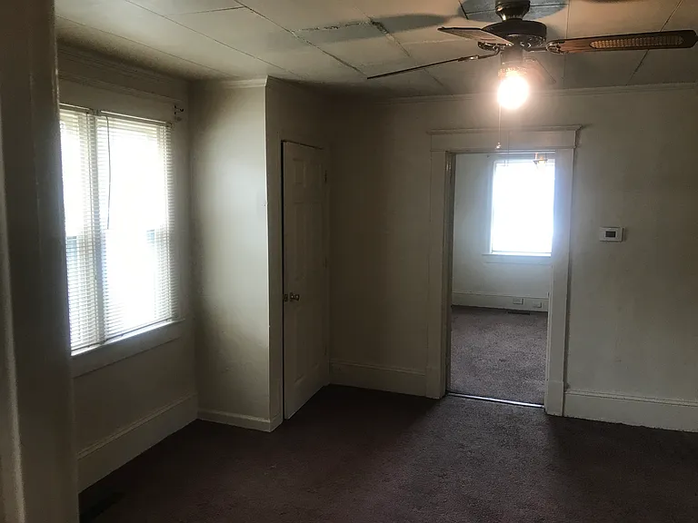 1106 N George St — Photo 11