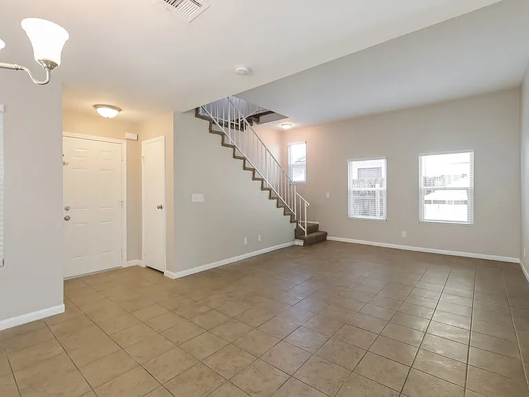 526 Dutchman Ave — Photo 9