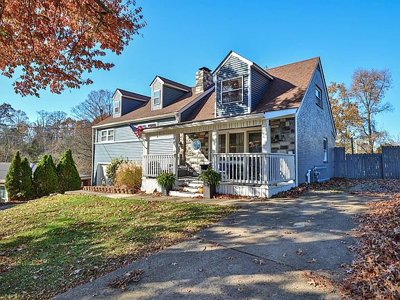 2nd image of 724 Saint Matthews Cir