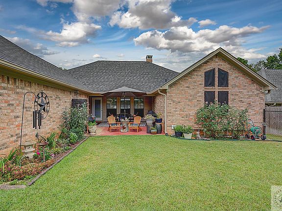 3rd image of 12 Dogwood Pl