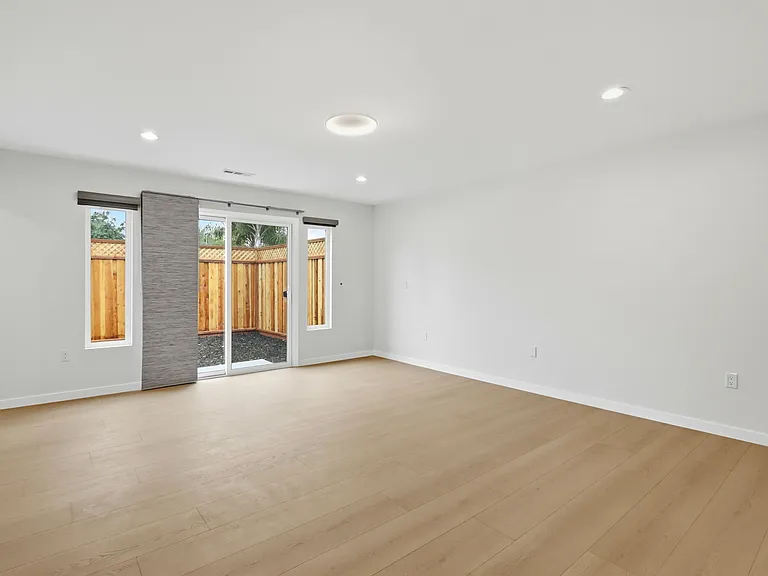 12548 Paseo Flores — Photo 21