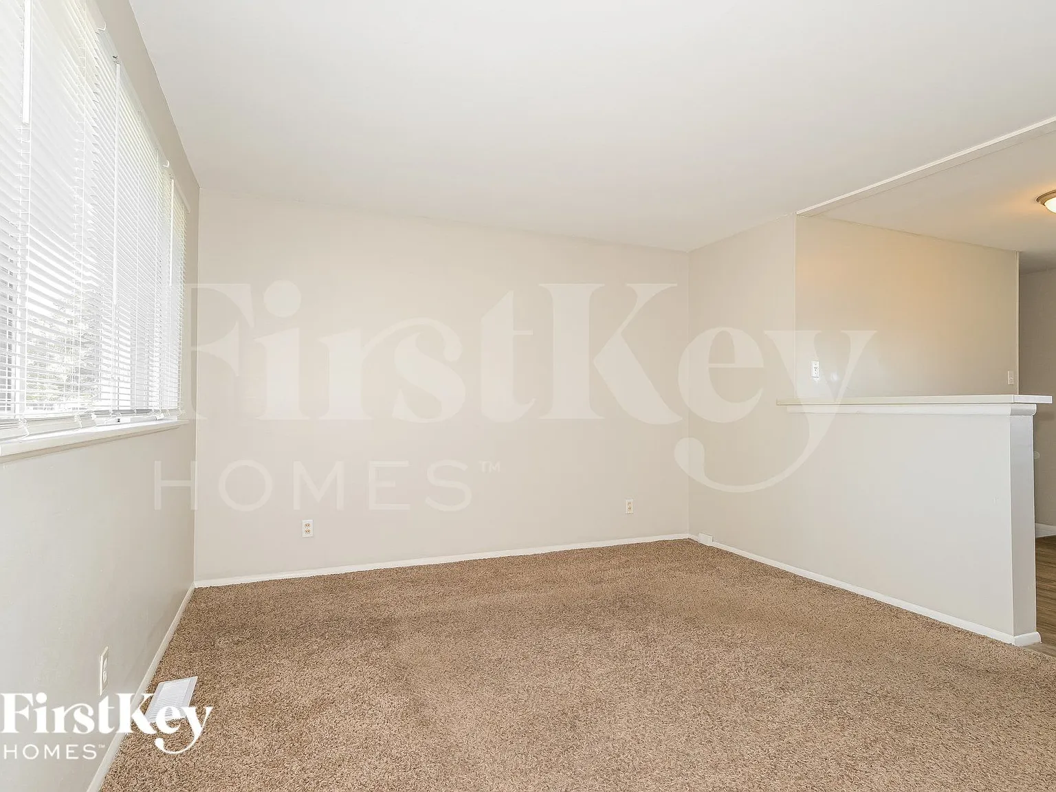 3 bed, 2.0 bath, 912 sqft, $1,565 — Photo 3