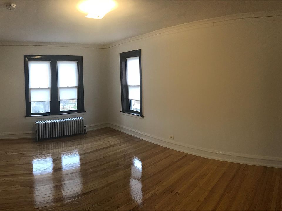 2nd image of 1635 W 83rd St APT 301
