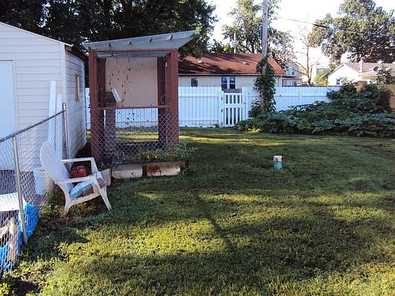  Backyard chicken coop 