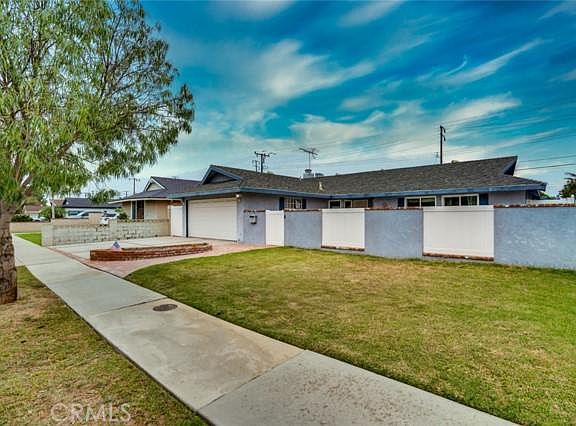 3rd image of 5601 Castle Dr