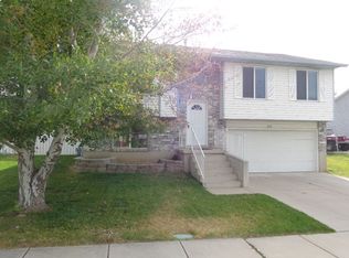 652 N 1300 W, Clinton, UT 84015