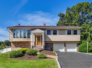 138 Atlantic Pl, Hauppauge, NY 11788