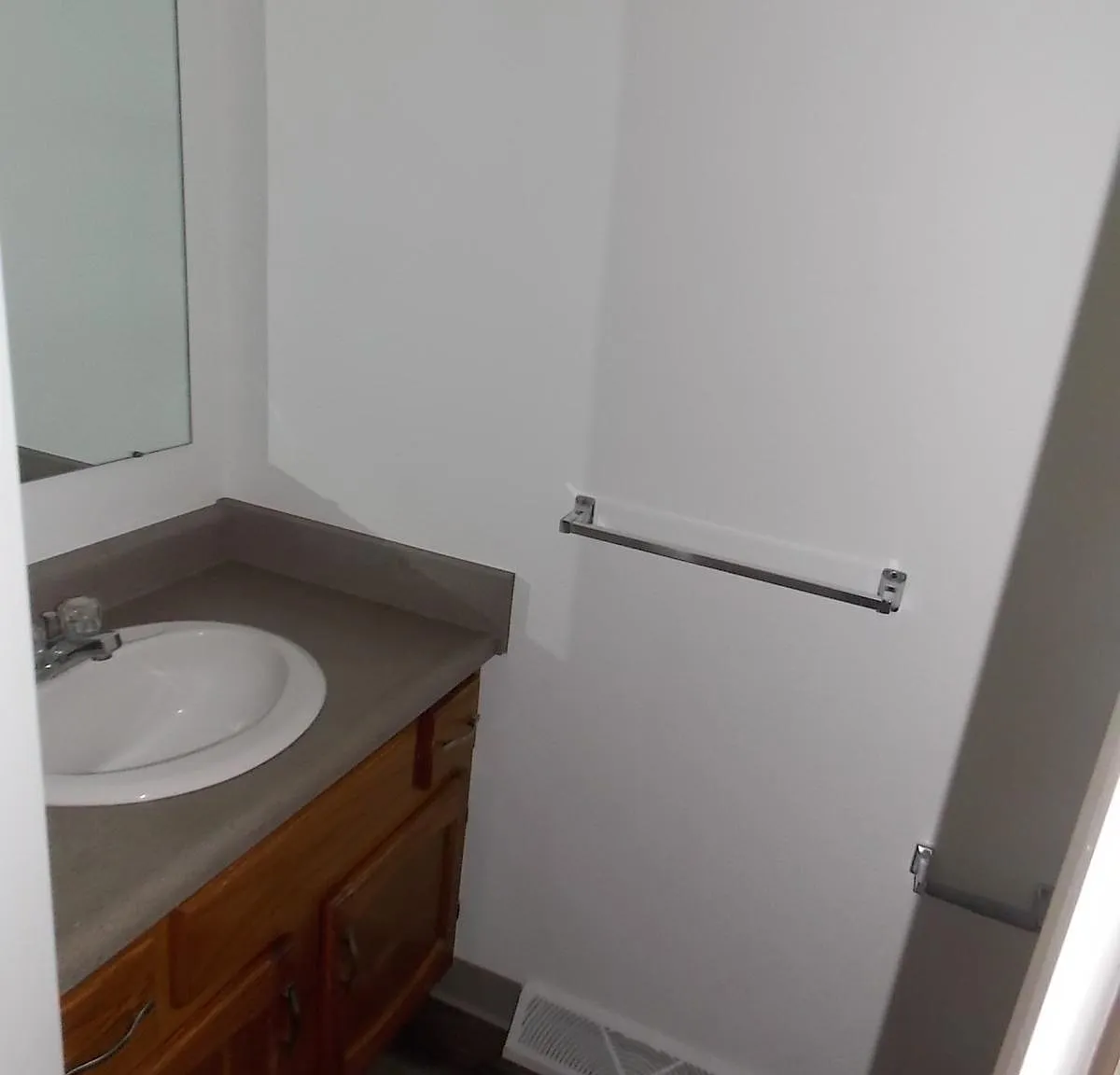 3 bed, 2.5 bath, 1800 sqft, $2,099 — Photo 2