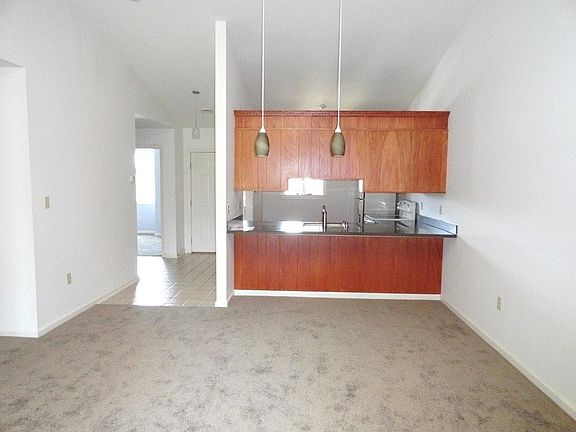 Dining Area & Kitchen