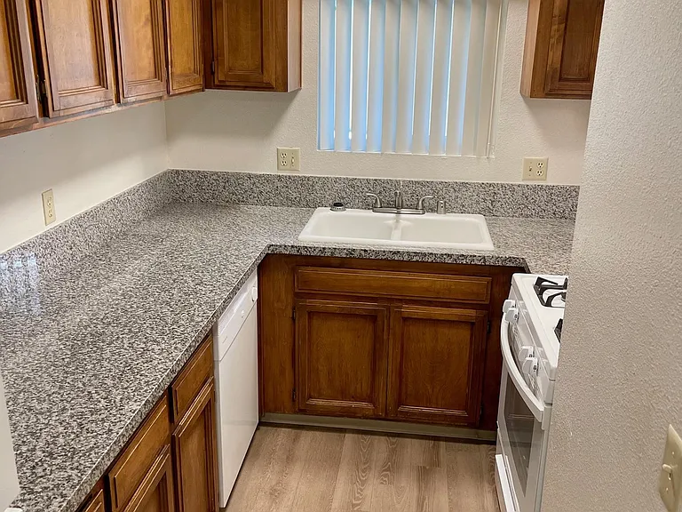Sunridge Townhomes — Photo 43