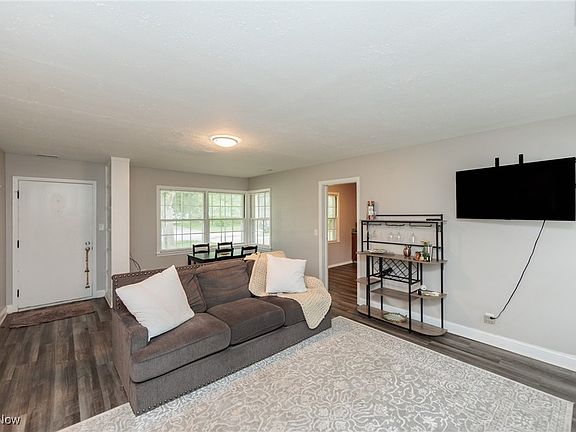 4th image of 499 Crescent Dr